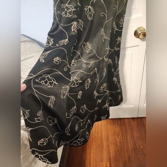 Stunning Party Dress! WHBM Black Satin with embroidered accents.Flattering flare - Picture 14 of 14